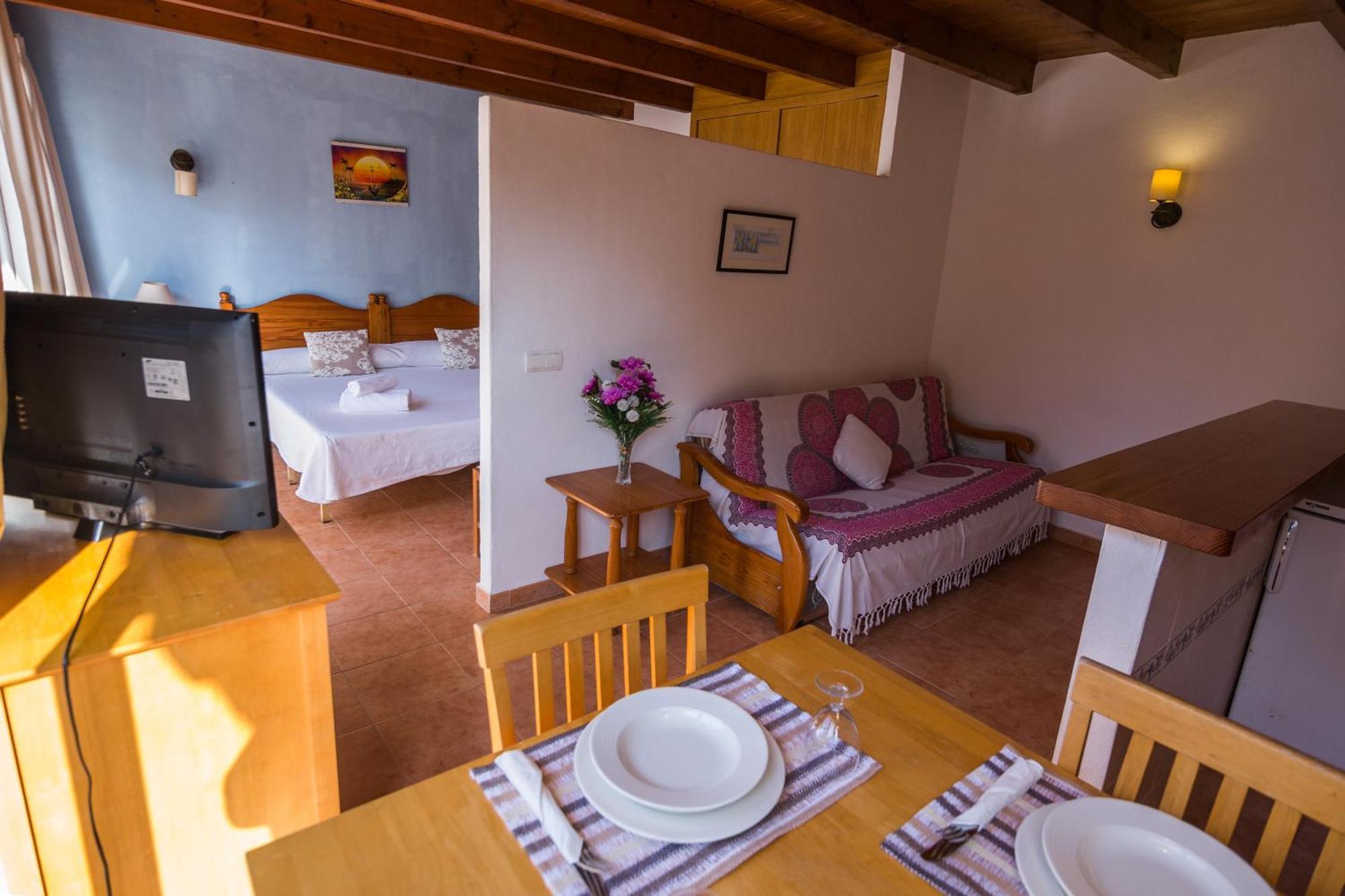 Hostal Cala Boix Es Canar  Bagian luar foto