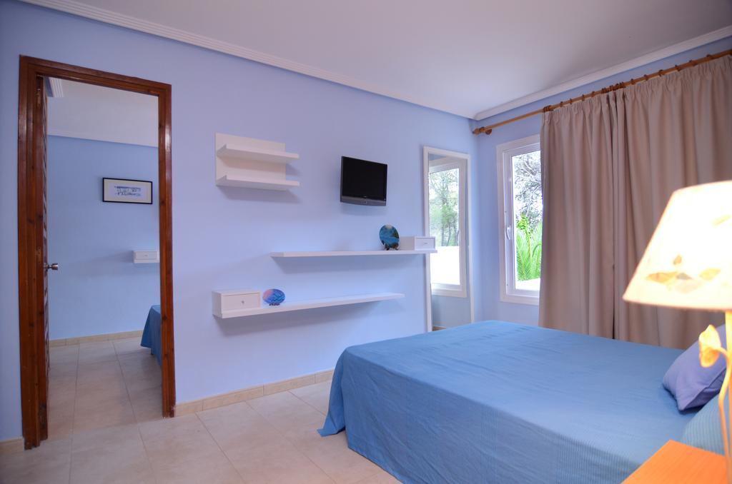 Hostal Cala Boix Es Canar  Ruang foto